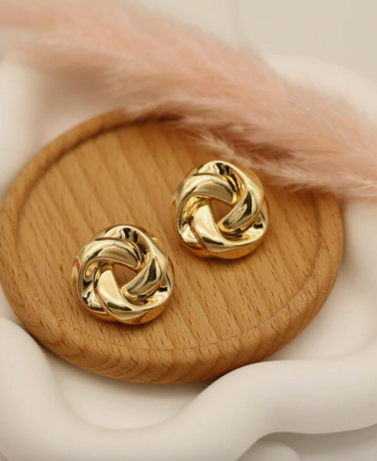 Brinco Golden Knot - Nó Torcido com Brilho Clássico