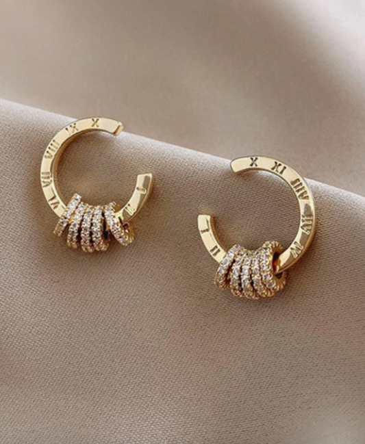 Brinco Roman Glam - Detalhes em Strass e Ouro Amarelo